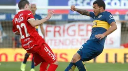 Foto del futbolista de Argentinos junto a Carlos Tevez.