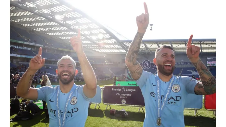 Otamendi escrachó al Kun Agüero en Instagram por su perro: "Dale de comer, loco"