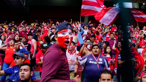 Lindo gesto de Los Escarlatas.