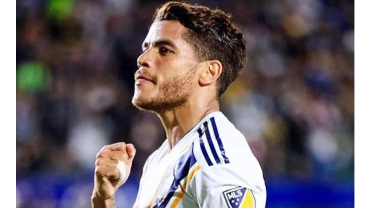 Jonathan dos Santos sorprende a trabajador de la salud con un gran gesto