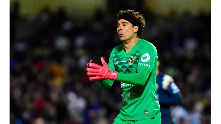 Guillermo Ochoa y su libro que mezcla inglés y futbol