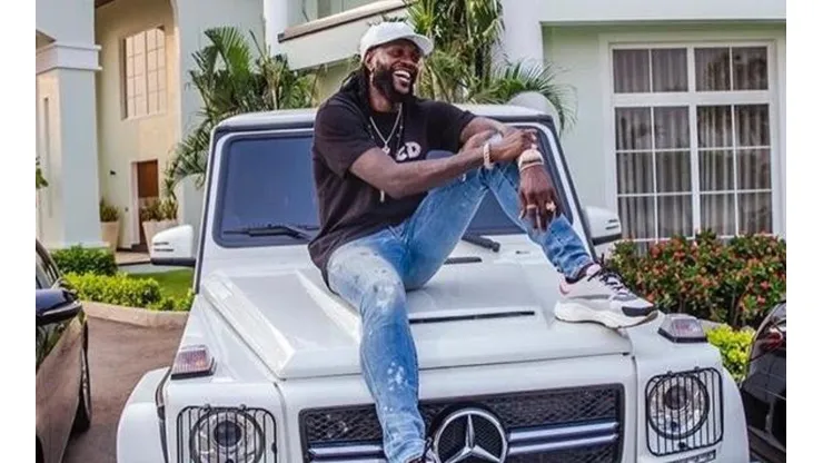 Adebayor: “Yo no dono, hago lo que quiero y como lo que quiero"