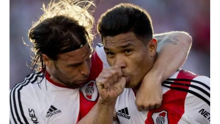 El ida y vuelta de Cavenaghi y Teo Gutiérrez en Instagram