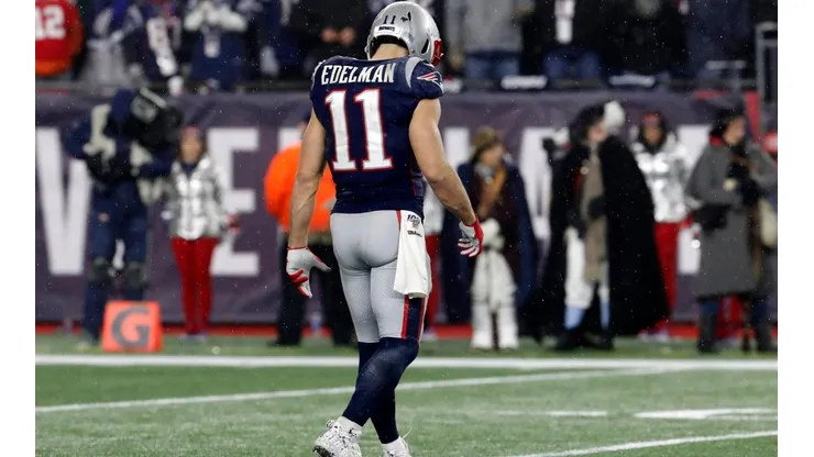 ¡Quedó solo! Gronkowski se suma a Brady y los memes no perdonaron a Edelman