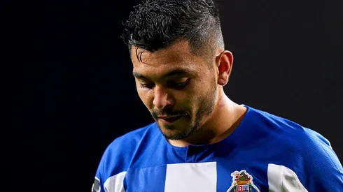 Tecatito Corona sufrirá en su sueldo