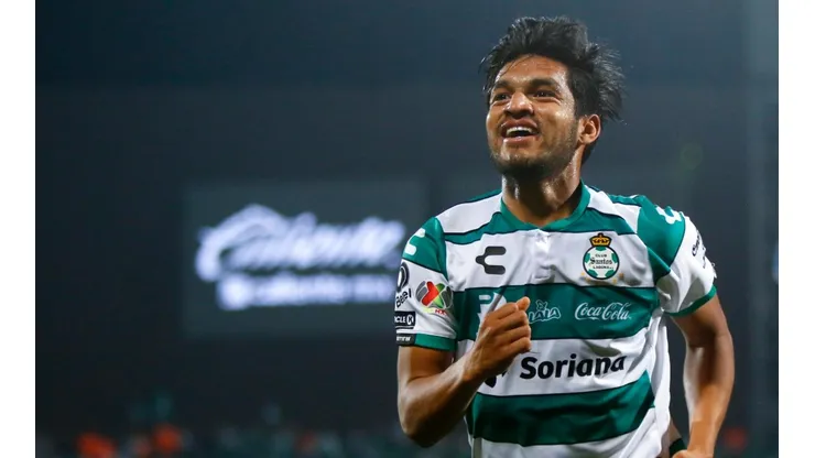 Eduardo Aguirre habló de la competencia por un puesto en Santos