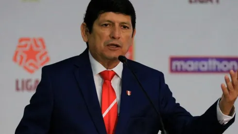 Agustín Lozano fue el sucesor de Oviedo en el cargo de la FPF.