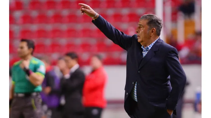 No son los de La Volpe: Reinoso reveló qué tres delanteros pondría en su once ideal