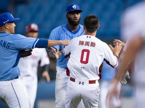 Video: en Taiwán se sigue jugando béisbol y hubo pelea en pleno juego