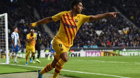 Luis Suárez festejando un gol en Barcelona.