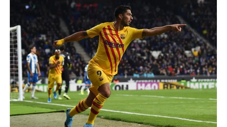 Luis Suárez festejando un gol en Barcelona.