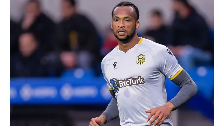 Arturo Mina con la camiseta de Yeni Malatyaspor.
