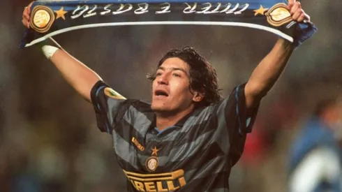 Iván Zamorano con la camiseta de Inter.