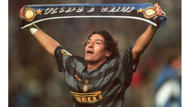 Iván Zamorano con la camiseta de Inter.