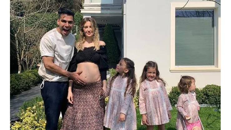 En familia todo es mejor: la esposa de Falcao subió una foto junto a él y sus hijas