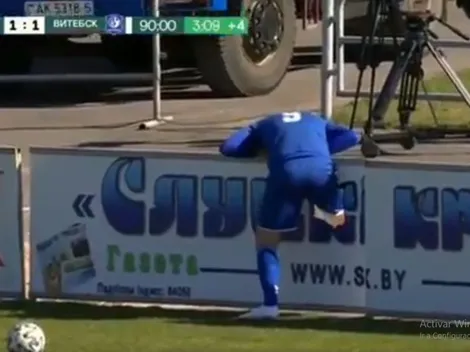 Video: en Bielorrusia sigue el fútbol y pasan jugadas insólitas