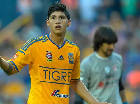 Alan Pulido aseguró que no dudaría en decirle que sí a Rayados si lo buscan