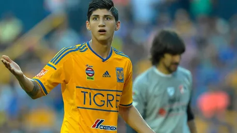 Alan Pulido aseguró que no dudaría en decirle que sí a Rayados si lo buscan