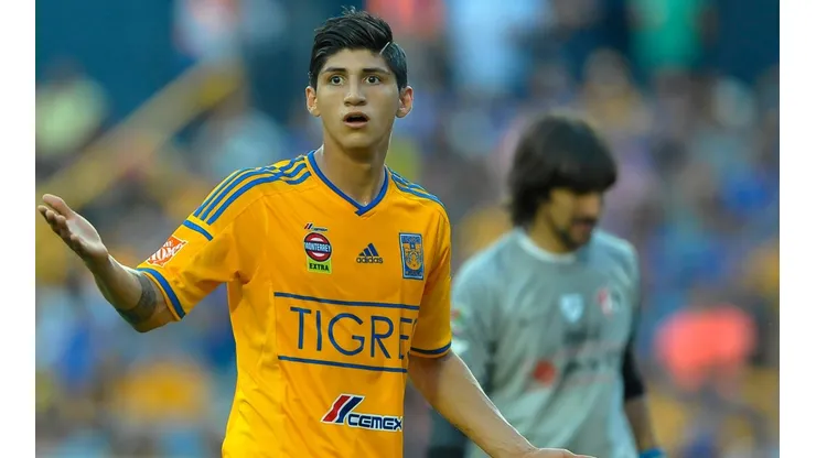 Alan Pulido aseguró que no dudaría en decirle que sí a Rayados si lo buscan