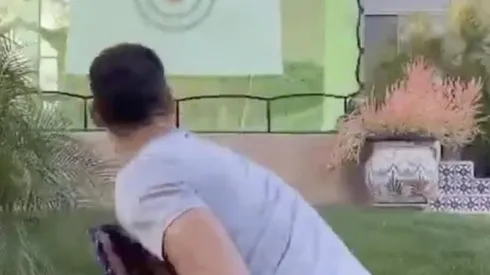 Kelly quebró una ventana con un lanzamiento descontrolado