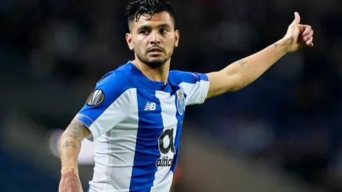 Otro club europeo se suma al interés por Tecatito Corona