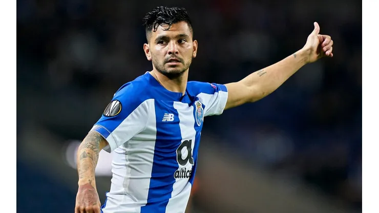 Otro club europeo se suma al interés por Tecatito Corona