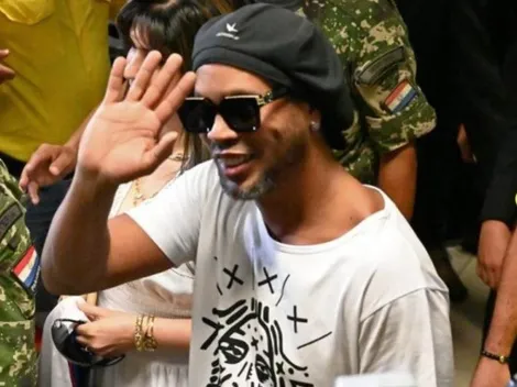 Ronaldinho tiene el piso completo de un hotel para pasar su arresto ¡y hasta recibe visitas!