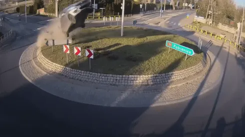 Foto del auto volando