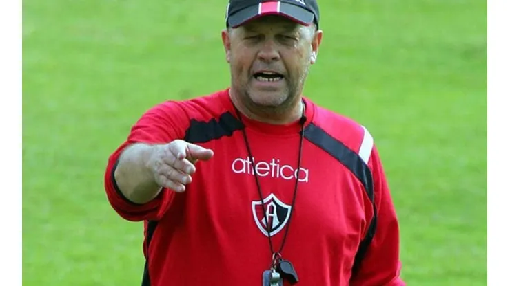El exentrenador de Atlas se encuentra en Ecuador pasando la cuarentena.