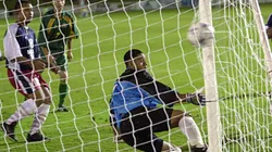 A los 10 minutos del encuentro, Australia abrió la cuenta mediante gol de Boutsianis, y desde allí no pararon más, ni siquiera por misericordia