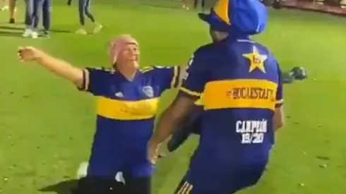 El abrazo entre madre e hijo.