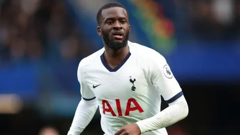 Tanguy Ndombélé durante un partido de Tottenham.