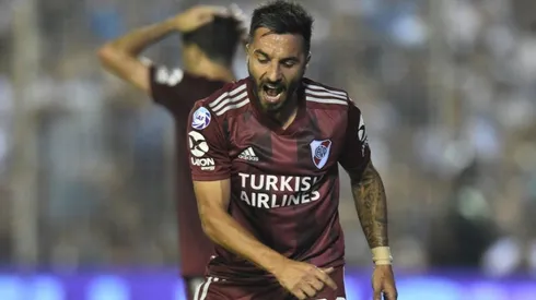 Scocco lamentándose por un gol errado ante Atlético Tucumán.