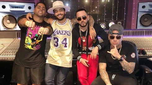 Maluma subió una foto sonriendo y un amigo le comentó: "No estas solucionando nada, cara de ver..."