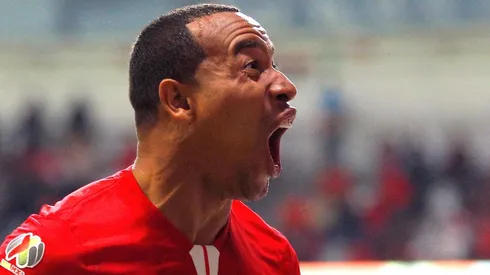 El futbolista tenía un control particular en su debut en la eLiga MX.