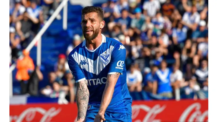 Fernando Gago con la camiseta de Vélez Sarsfield.