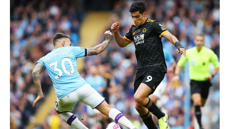 Raúl Jiménez presumió su humillante regate a Nicolas Otamendi en Instagram