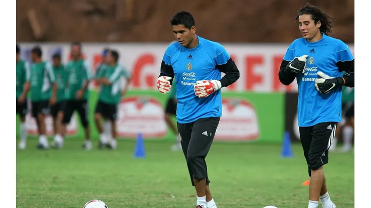 La razón por la que se rompió la relación entre Guillermo Ochoa y Oswaldo Sánchez