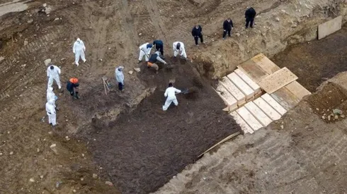 Foto de la fosa común en New York.