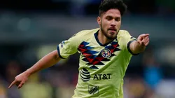 El futbolista mostró a su hijo con los colores de América.
