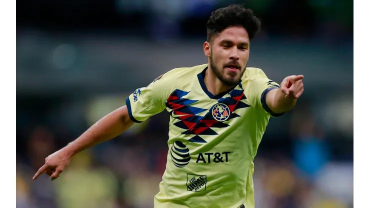 El futbolista mostró a su hijo con los colores de América.