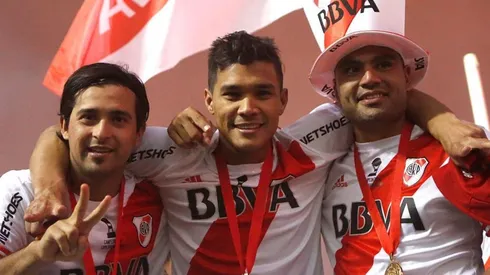Leonardo Pisculichi, Teófilo Gutiérrez y Gabriel Mercado, campeónes de la Copa Sudamericana 2014.