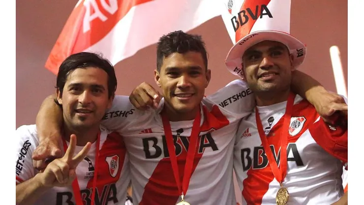 Leonardo Pisculichi, Teófilo Gutiérrez y Gabriel Mercado, campeónes de la Copa Sudamericana 2014.
