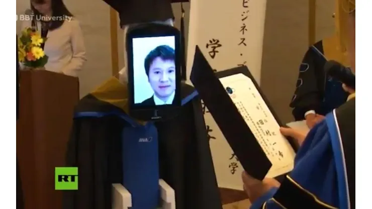 Muy buena la nueva de Black Mirror: en Japón cambiaron estudiantes por robots