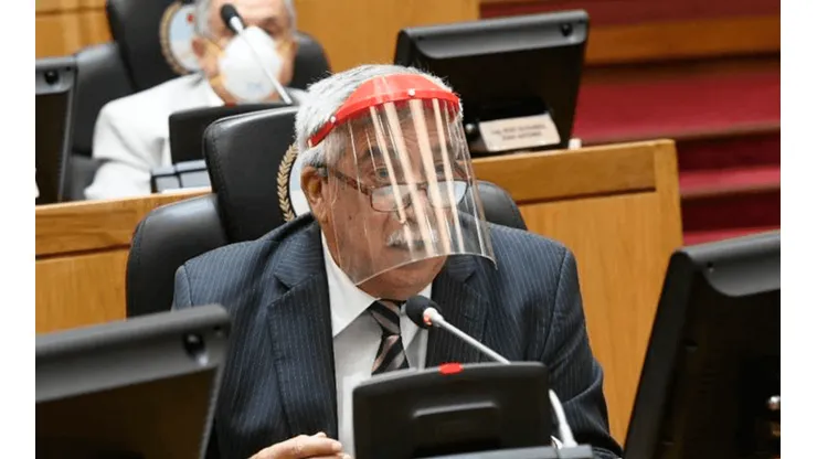 Legisladores usaron "máscaras solidarias" que debían ser para médicos