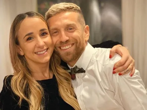 El número uno: Papu Gómez subió foto del 2006 "comiendo un sánguche de bondiola en la Costanera" con su pareja