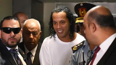 Ronaldinho está cumpliendo una condena de seis meses.