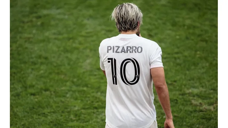 Rodolfo Pizarro:"Trabajo para jugar en Europa"