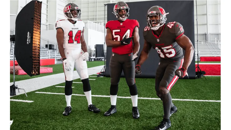 Los Buccaneers mostraron sus nuevos uniformes y son una locura