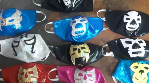 Los cubrebocas se pueden adquirir desde una pieza y con el diseño del luchador que más te guste. FOTO: Equipos de lucha en la Laguna